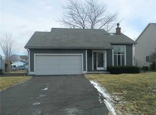 7482 Twin Lakes Rd, Perrysburg, OH 43551