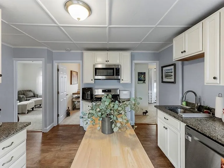 8 Peck Ave #B — Photo 1