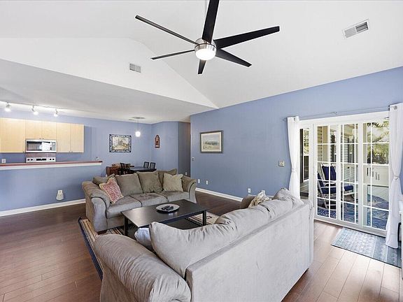 4th image of 706 E Marymont Ln