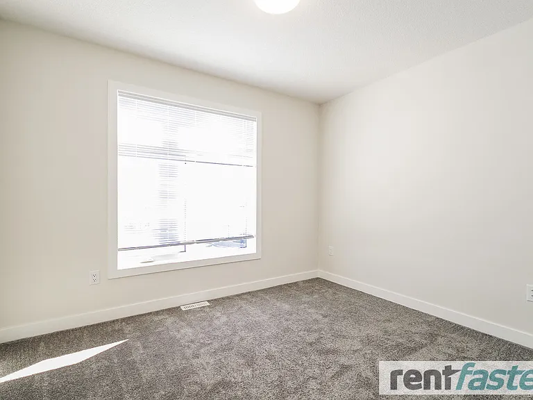 600 Bellerose Dr — Photo 19