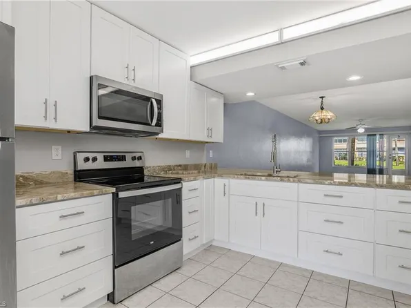 4200 Looking Glass LN #4207, NAPLES, FL 34112