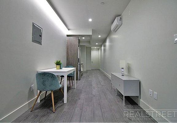 5th image of 277 Linden St #1