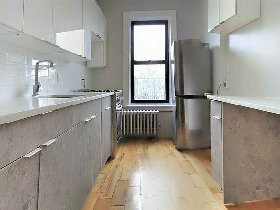 2nd image of 25 Kingsland Ave #3D