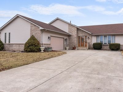 203 Deertrail Dr, Dyer, IN, 46311