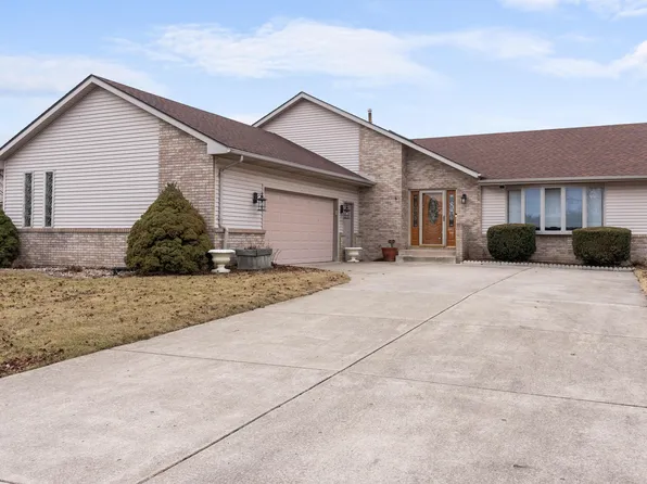 203 Deertrail Dr, Dyer, IN 46311