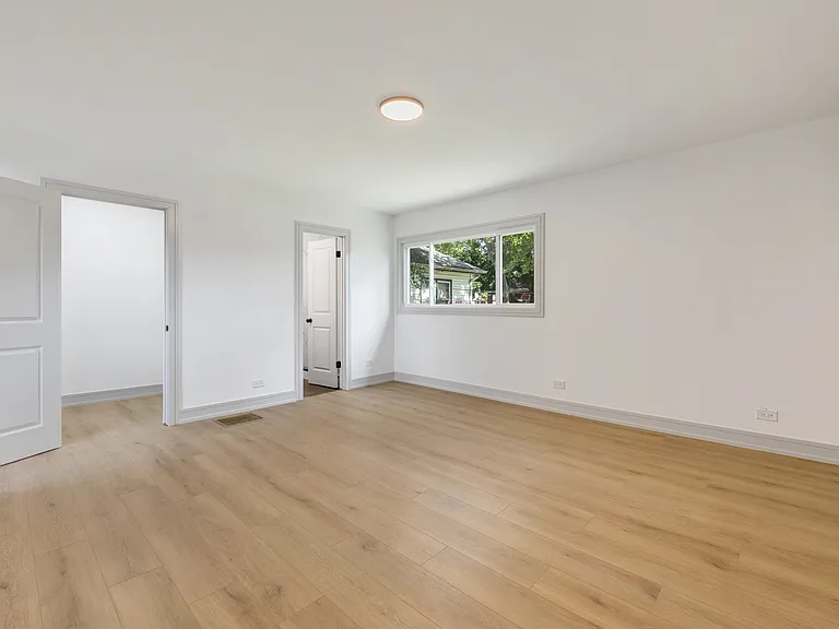 10205 S Yale Ave — Photo 16