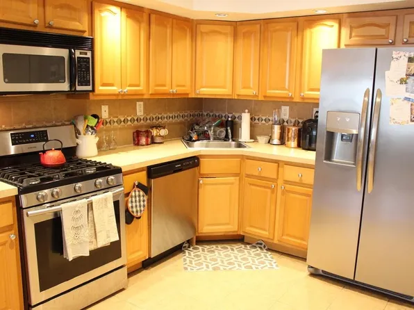 210 Adams Street image 3 of 11