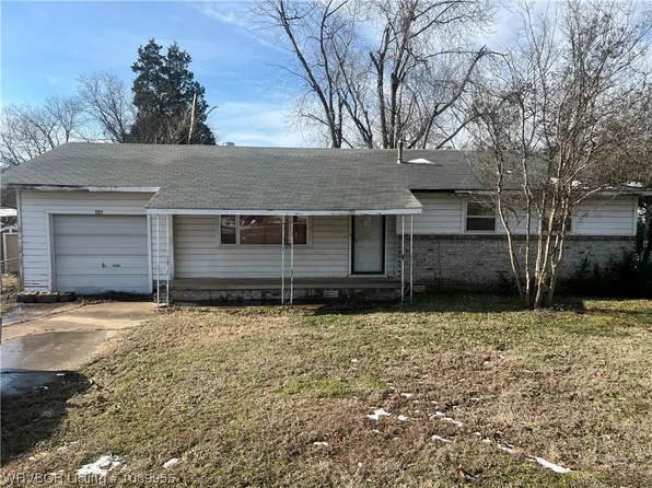 1109 N 25th St, Van Buren, AR 72956