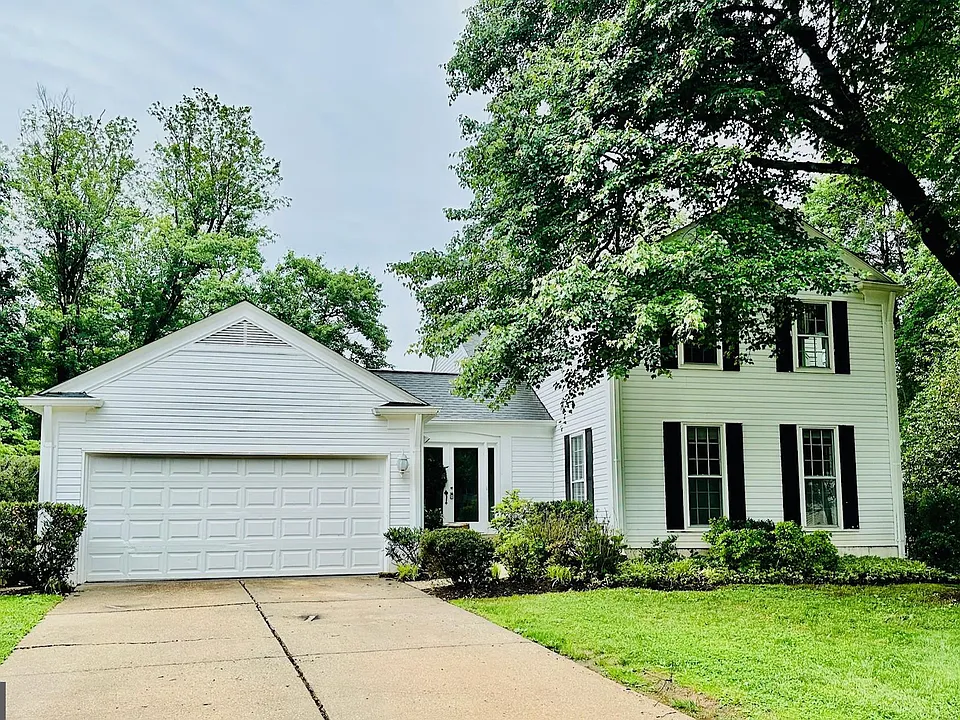 9124 Wandering Trail Dr