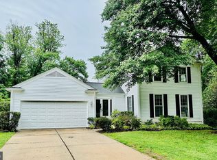 9124 Wandering Trail Dr, Potomac, MD 20854