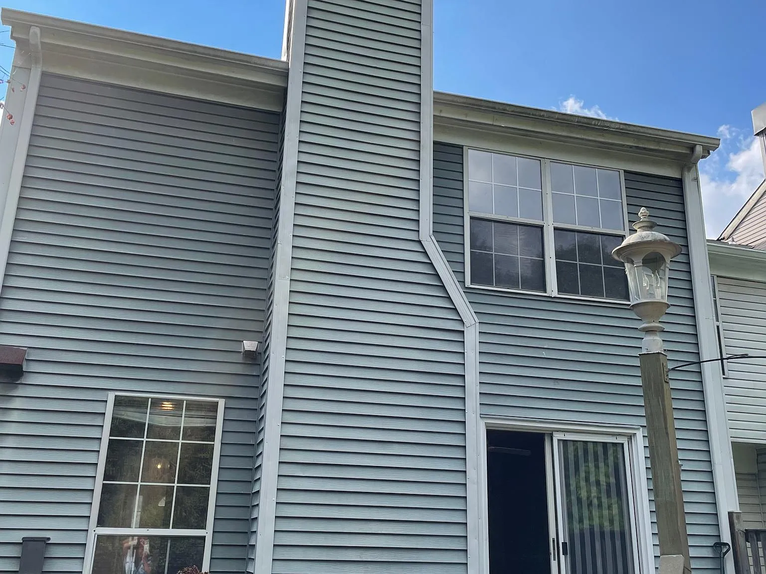 3 bed, 2.5 bath, 1628 sqft, $2,550 — Photo 2