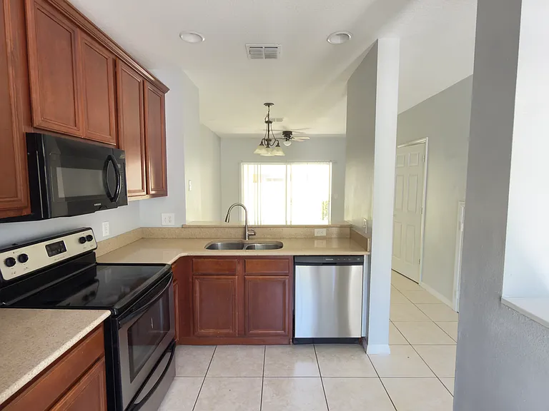 8519 Trail Wind Dr — Photo 10