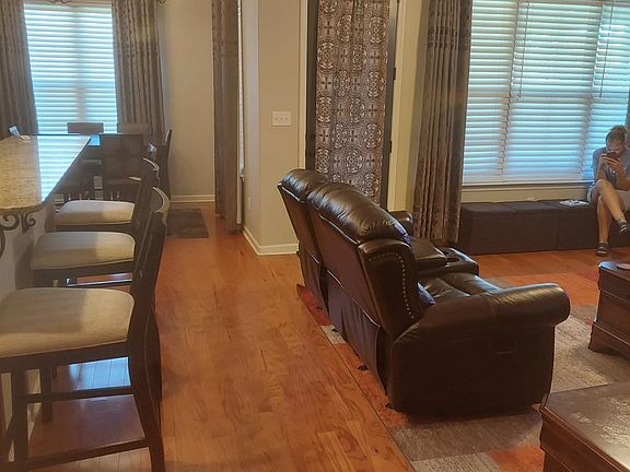 4th image of 10428 Redmond Dr