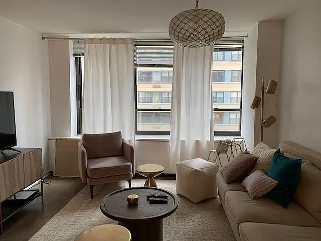 1 bed, 650 sqft, $2,350 — Photo 2