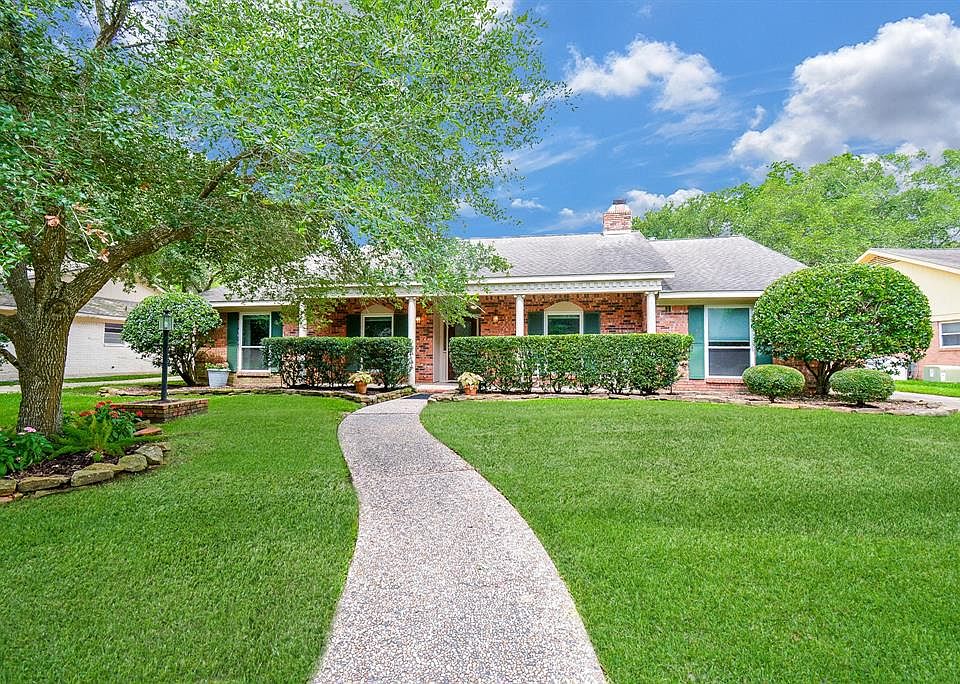 1st image of 2802 W Pebble Beach Dr