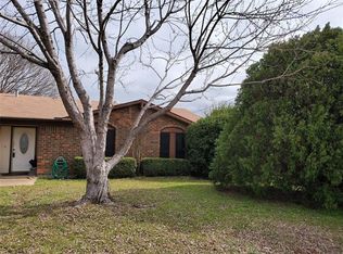 1009 Bryant St, Benbrook, TX 76126