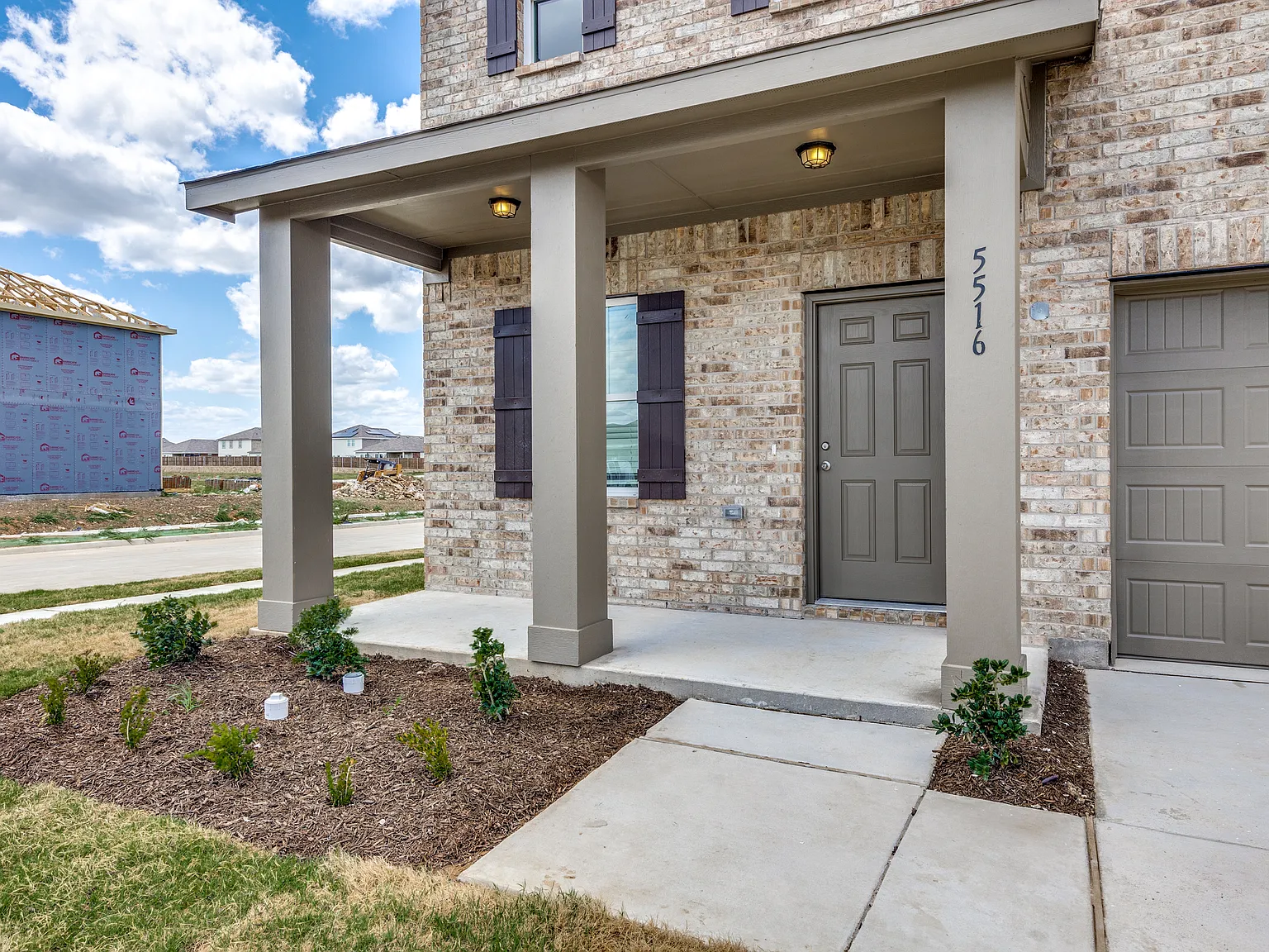 4 bed, 2.5 bath, 2338 sqft, $2,400 — Photo 3