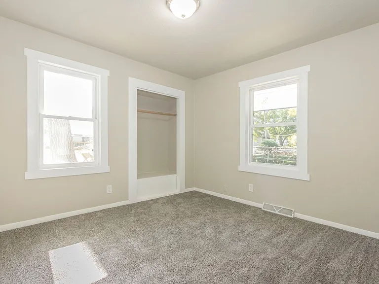 1406 E 27th Ct — Photo 9