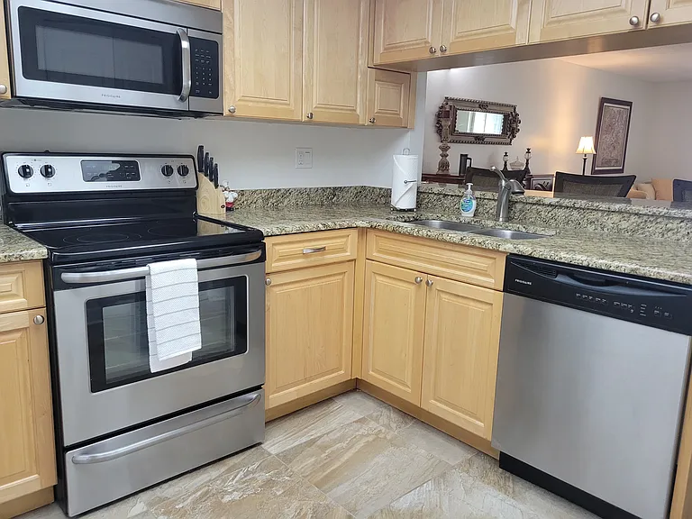 130 Cypress Ct — Photo 4
