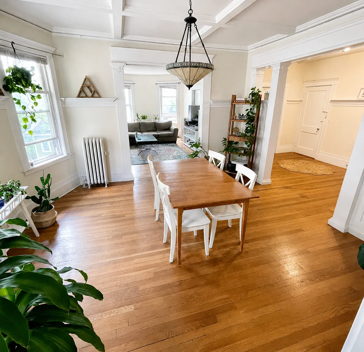3 bed, 1.0 bath, 1600 sqft, $4,000 — Photo 4
