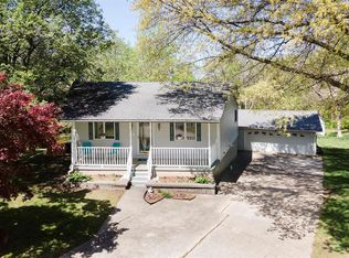14 Burr Oak Dr, Highland, IL 62249