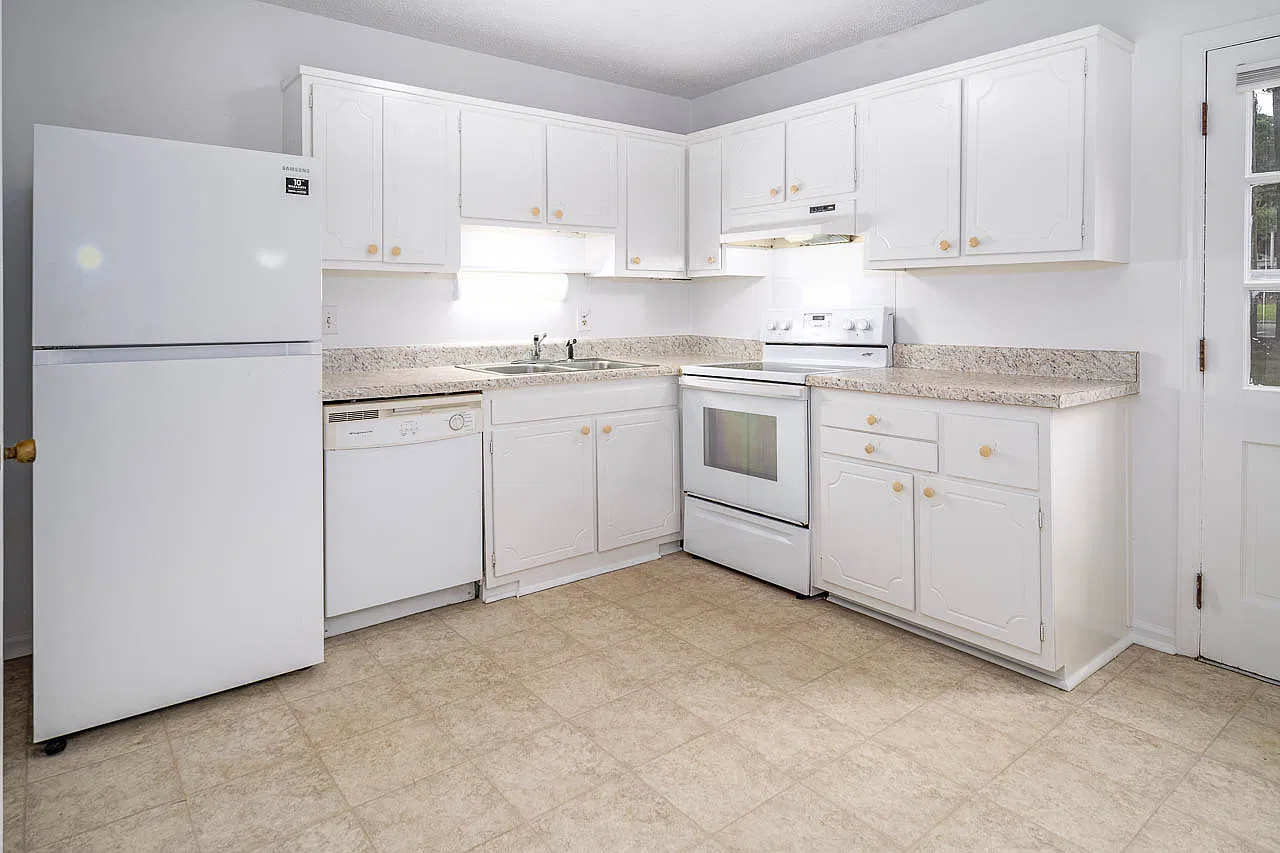 2 bed, 1.5 bath, 920 sqft, $1,375 — Photo 2
