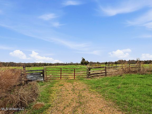 3rd image of 2729 Davis Rd