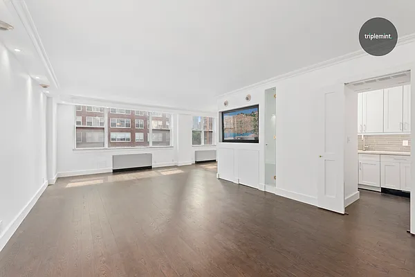 Sold by Triplemint | media 8