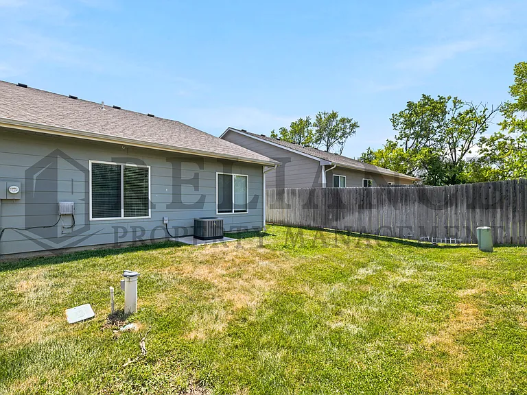 220 W May St — Photo 8