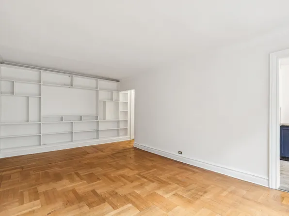 116 Pinehurst Avenue image 6 of 25