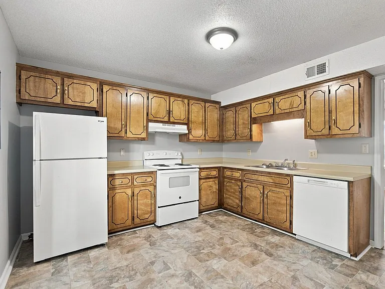 Tower Dr - 3264 — Photo 11