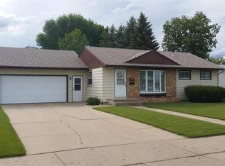 1816 4th St SW, Minot, ND 58701
