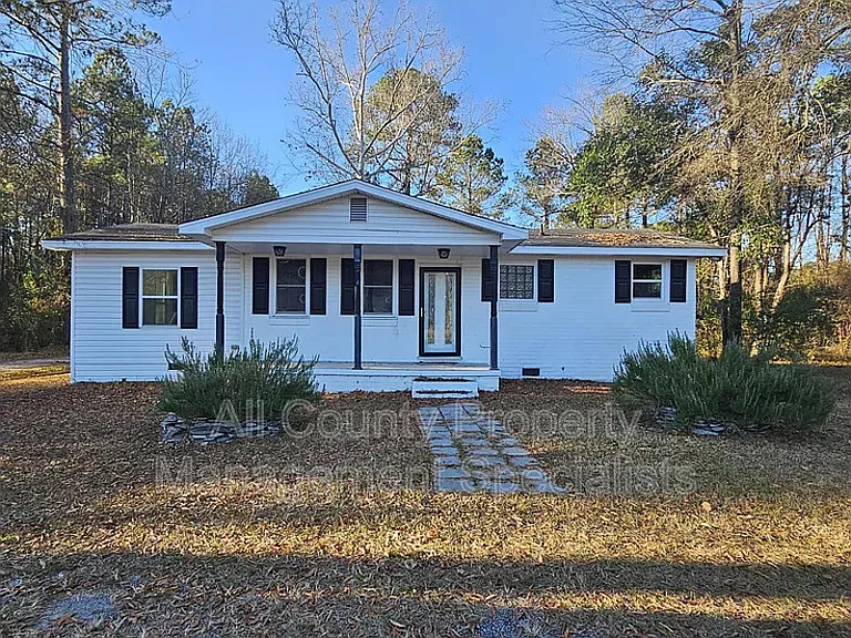 1301 Pineview Dr — Photo 1