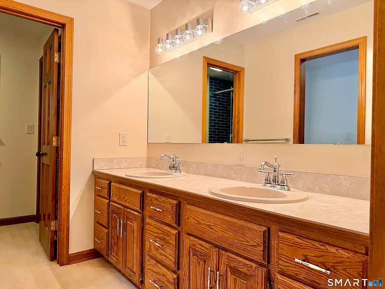 22 Hyde Park Dr — Photo 27