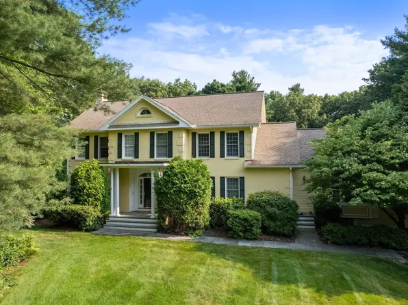 2 Sanger Cir, Dover, MA 02030