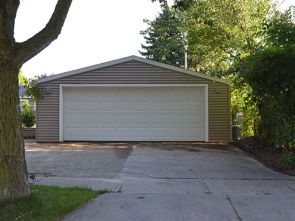 24' X 24' GARAGE 18' DOOR
