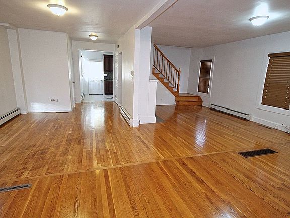 4th image of 496 Greeley Ave