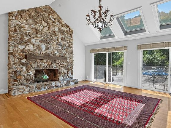 5th image of 25489 Palomares Rd