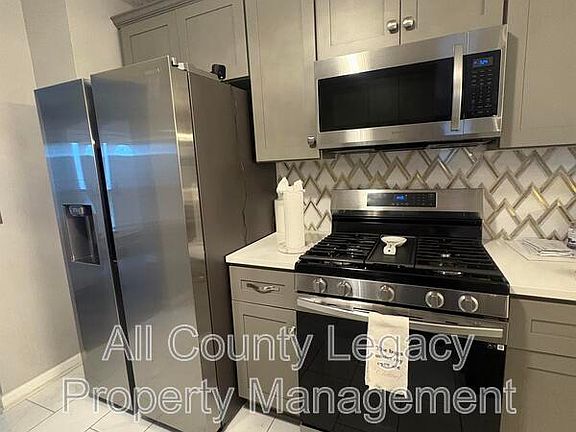 2nd image of 3022 Winding Grove Dr