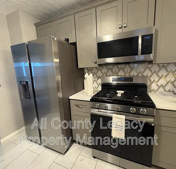 3022 Winding Grove Dr — Photo 2