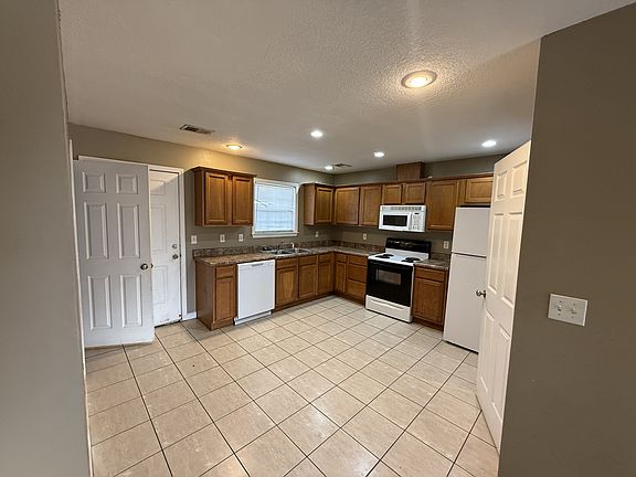 3rd image of 3808 Griffin St #D