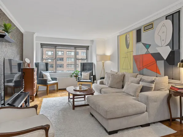 300 East 40th Street image 1 of 9