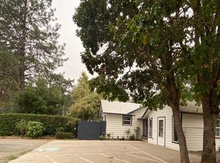 118 W Palmer St, Cave Junction, OR