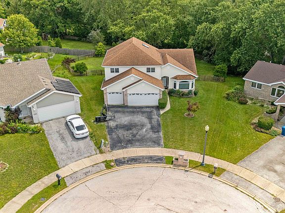 3rd image of 230 Lakeview Ct