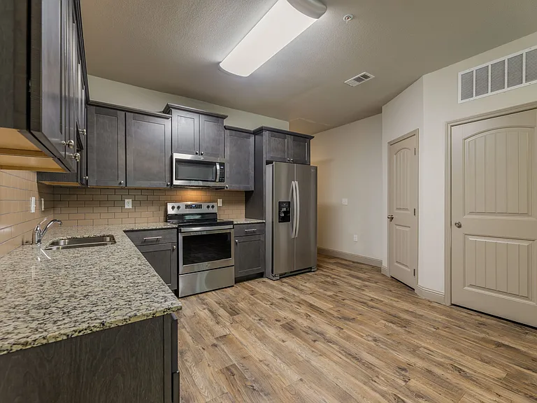 510 E Akard Ave #400 — Photo 5