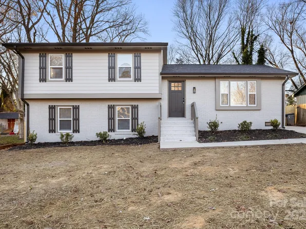 6133 Eagle Peak Dr, Charlotte, NC 28214