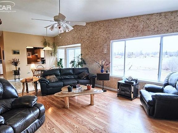 5th image of 911 Delphine Dr