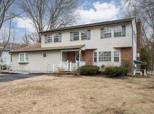 2541 Pine Ave, Ronkonkoma, NY 11779