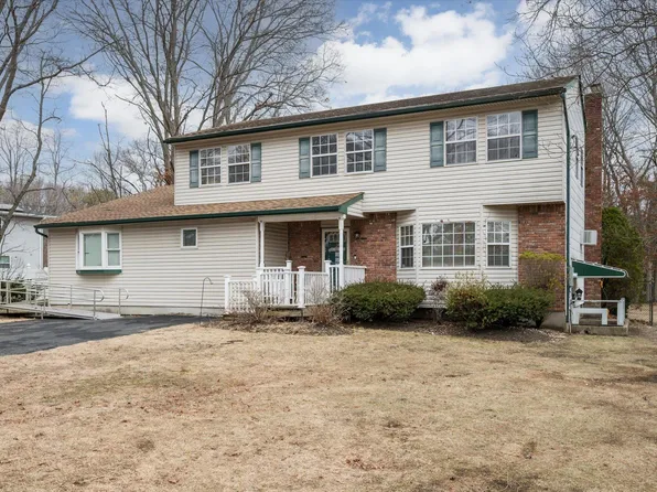 2541 Pine Avenue, Ronkonkoma, NY 11779