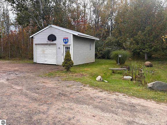 3rd image of 3291 N Rude Rd